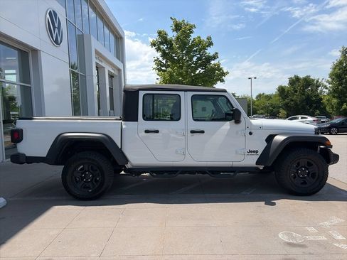 Used 2022 Jeep Gladiator Sport AWD/4WD image 8