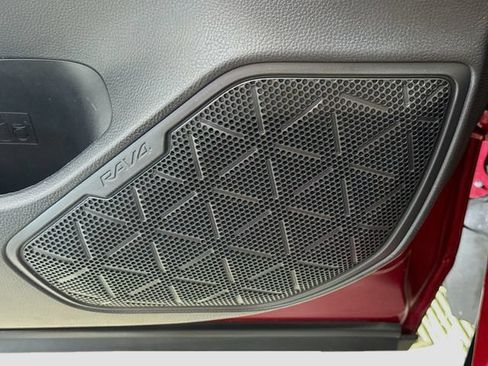 Certified 2020 Toyota RAV4 XLE w/ Convenience Package AWD/4WD image 15