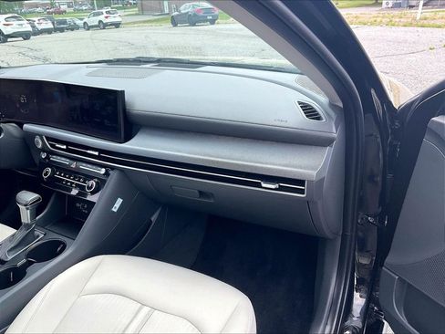 Used 2025 Hyundai Sonata SE FWD image 13