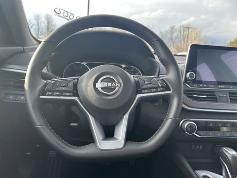 Used 2025 Nissan Altima 2.5 SR image 19