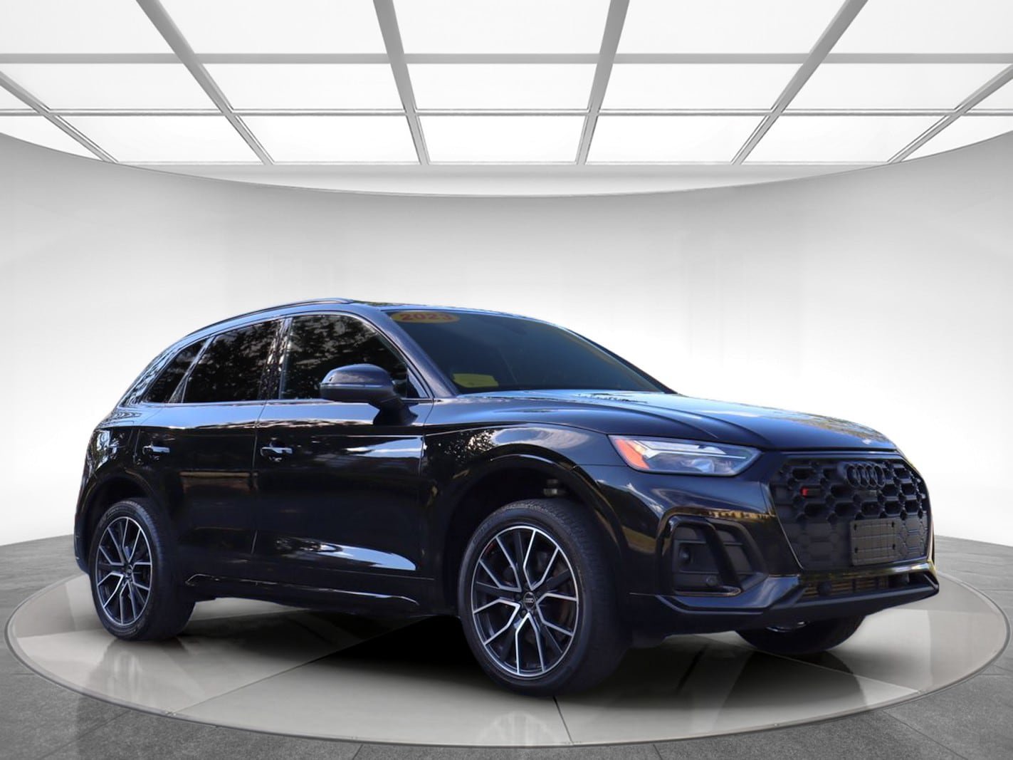 Used 2023 Audi SQ5 Premium Plus w/ Premium Plus Package AWD/4WD image 3