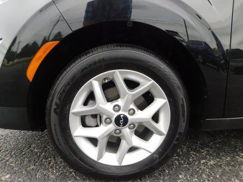 Used 2025 Kia Soul LX w/ LX Technology Package FWD image 10