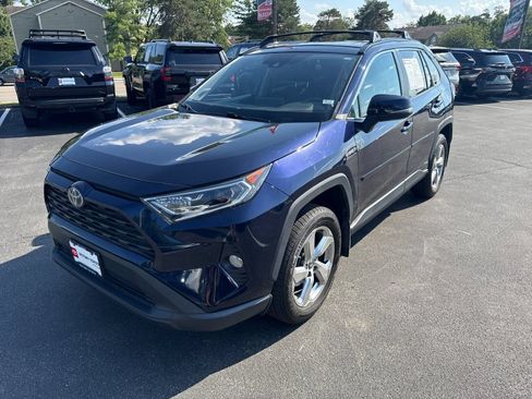 Used 2021 Toyota RAV4 XLE Premium AWD/4WD image 7