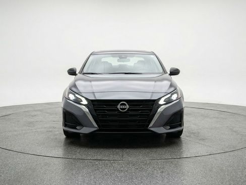 Used 2025 Nissan Altima 2.5 SV image 2