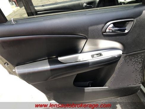 Used 2016 Dodge Journey SE w/ Flexible Seating Group FWD image 16