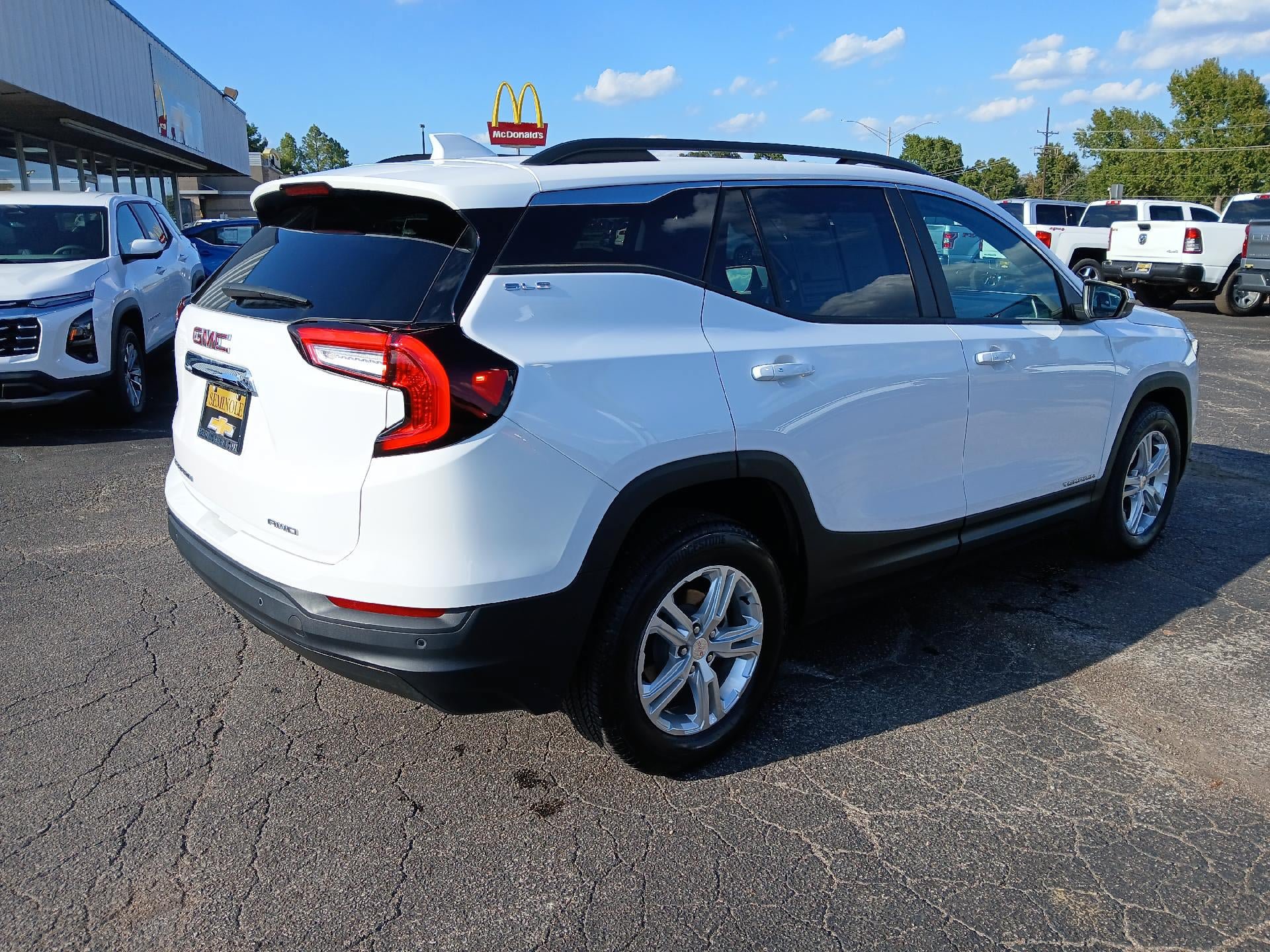 Used 2024 GMC Terrain SLE w/ Driver Convenience Package AWD/4WD image 6