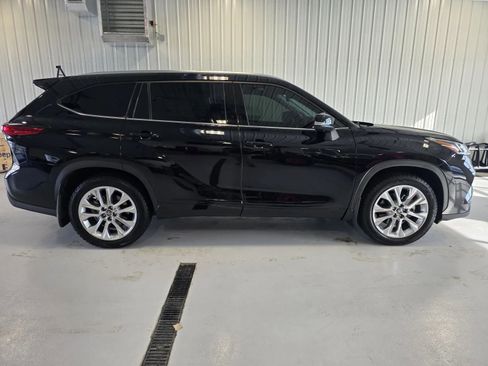 Used 2021 Toyota Highlander Limited image 2