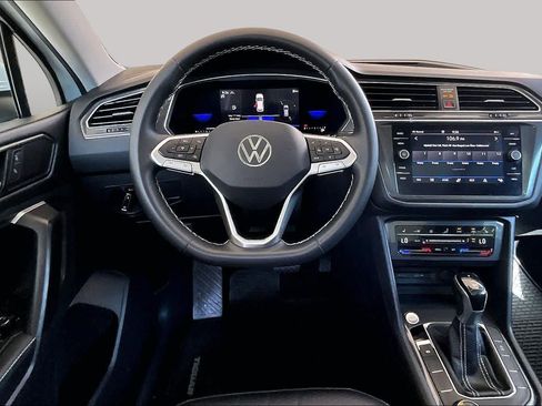 Used 2022 Volkswagen Tiguan SE AWD/4WD image 6