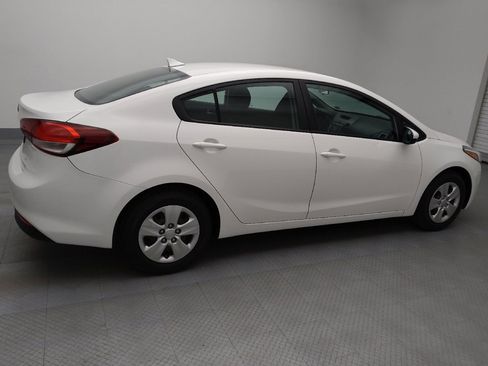 Used 2017 Kia Forte LX image 10