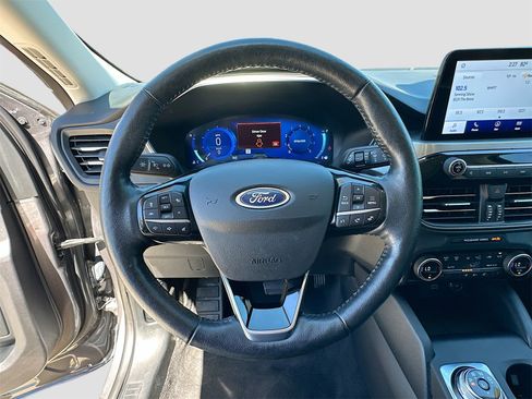 Used 2021 Ford Escape Titanium image 11