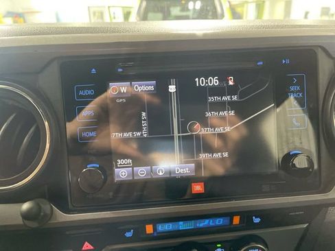 Used 2019 Toyota Tacoma TRD Off-Road AWD/4WD image 18