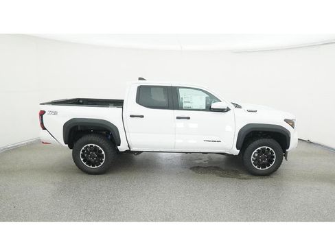 New 2025 Toyota Tacoma TRD Off-Road AWD/4WD image 11
