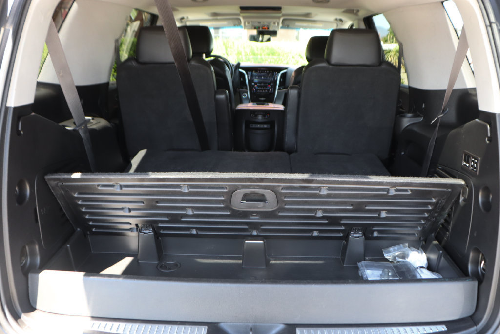 Used 2017 Cadillac Escalade Luxury AWD/4WD image 10