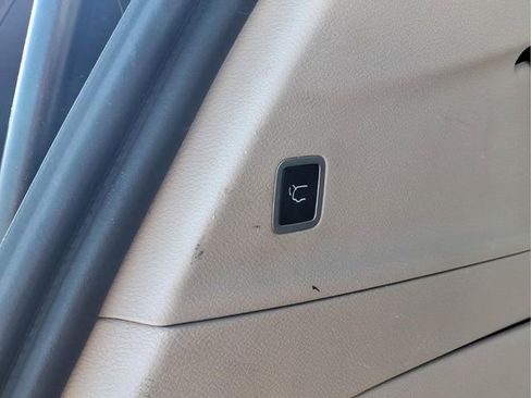 Used 2018 Chrysler Pacifica Touring-L w/ Advanced Safetytec Group FWD image 24
