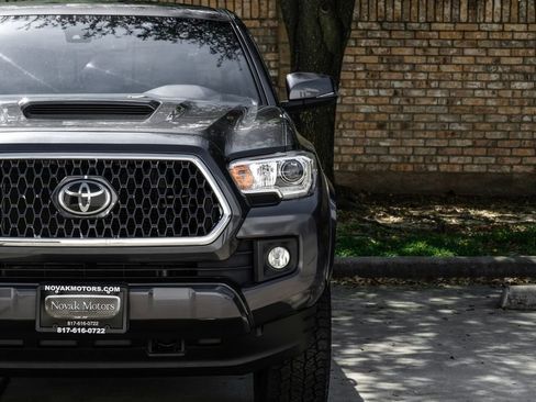 Used 2019 Toyota Tacoma TRD Sport w/ Technology Package image 55
