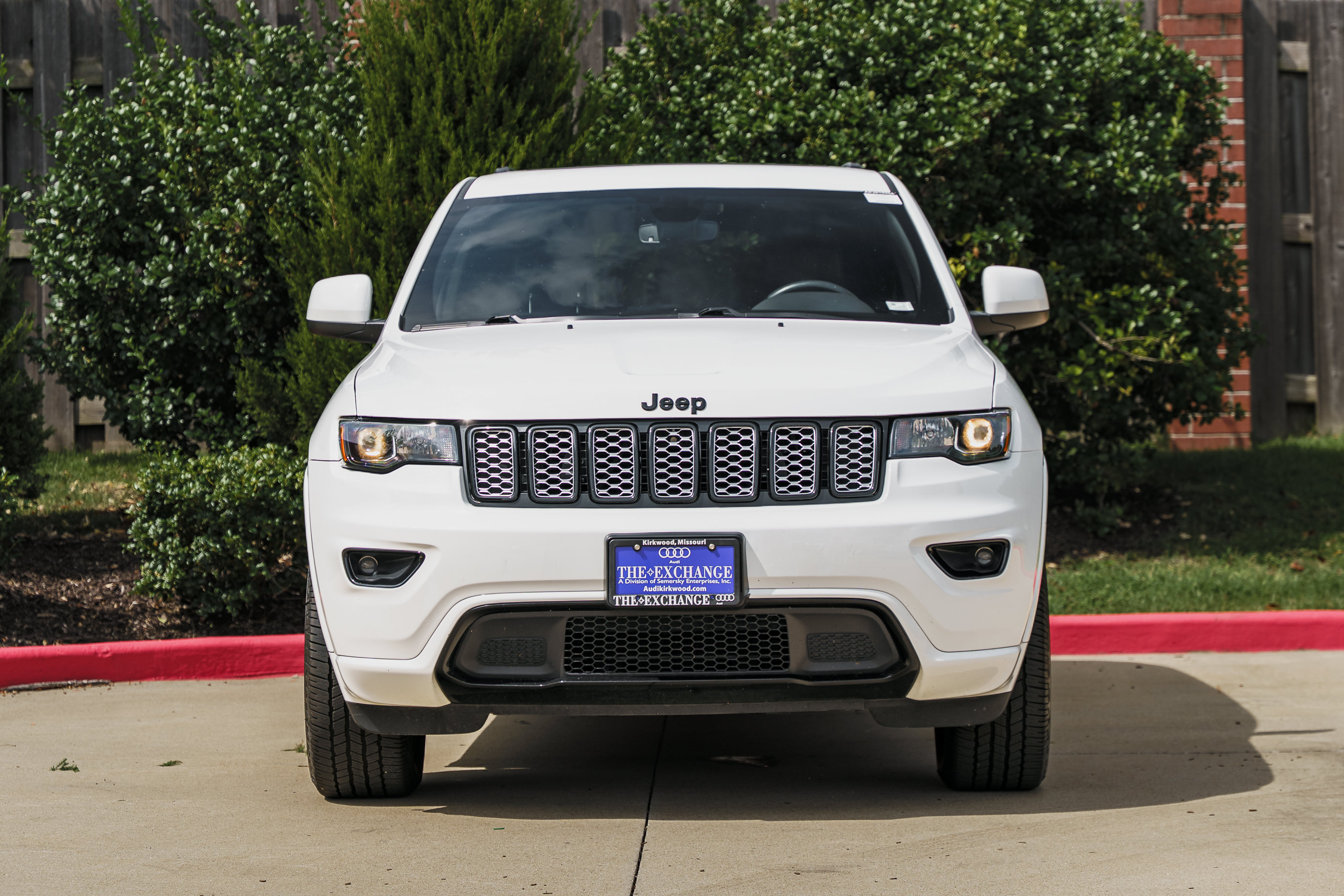 Used 2020 Jeep Grand Cherokee Altitude AWD/4WD image 27