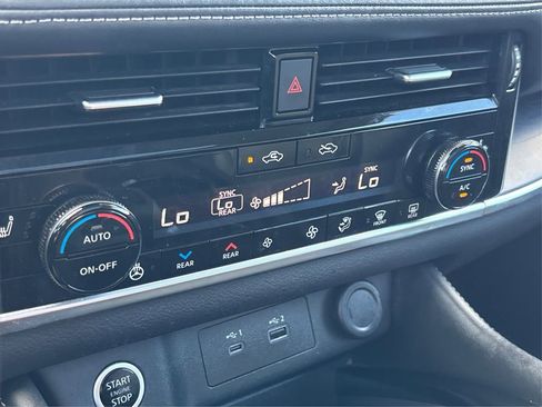 Used 2021 Nissan Rogue SL w/ Premium Package image 32