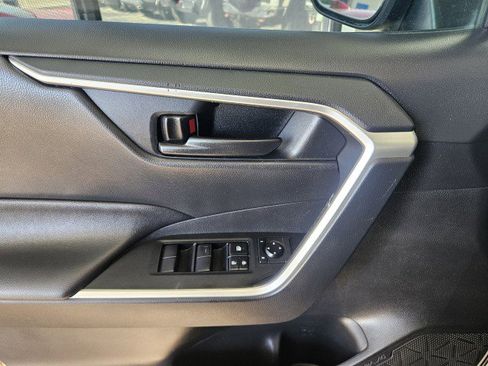 Used 2020 Toyota RAV4 LE w/ All Weather Liner Package AWD/4WD image 25