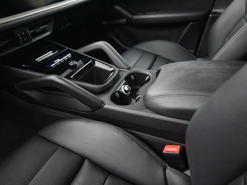 Certified 2024 Porsche Cayenne image 21