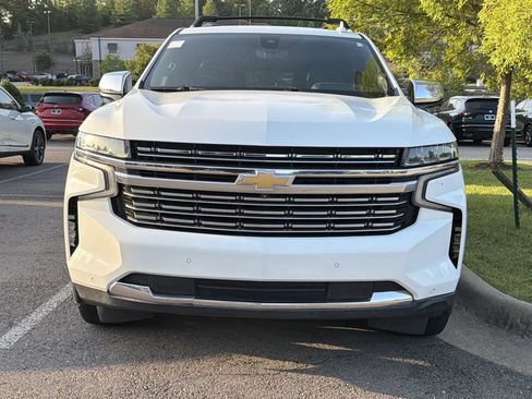 Used 2021 Chevrolet Suburban Premier w/ Premium Package AWD/4WD image 2