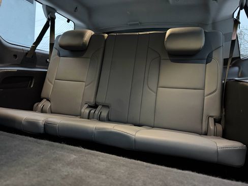 Used 2019 Chevrolet Suburban LT image 9