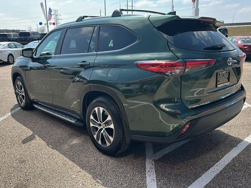 Used 2023 Toyota Highlander XLE image 5