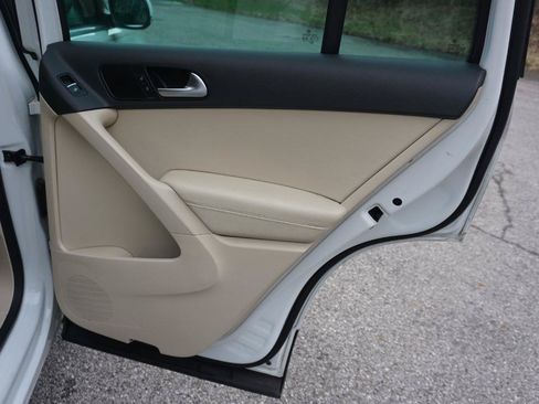 Used 2015 Volkswagen Tiguan SE FWD image 17