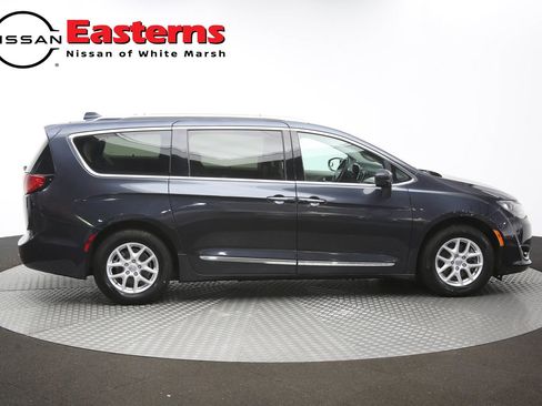 Used 2020 Chrysler Pacifica Touring-L FWD image 46