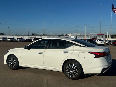 Certified 2025 Nissan Altima 2.5 SV FWD image 11