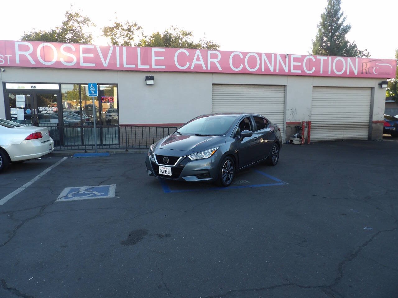 Used 2020 Nissan Versa SV FWD image 1