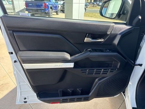 Used 2024 Toyota Tacoma TRD Off-Road image 25