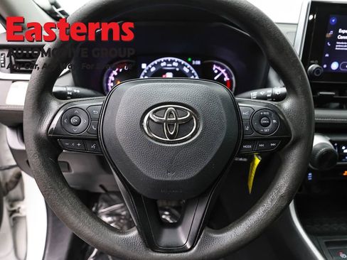 Used 2023 Toyota RAV4 LE AWD/4WD image 10