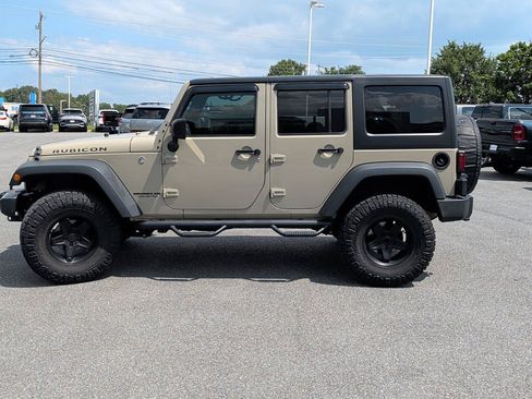 Used 2017 Jeep Wrangler Unlimited Rubicon w/ Connectivity Group AWD/4WD image 4