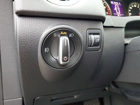 Used 2013 Volkswagen Tiguan SEL FWD image 19