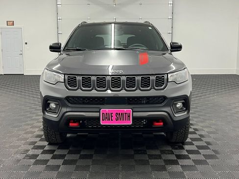 Used 2024 Jeep Compass Trailhawk w/ Trailhawk Convenience Group AWD/4WD image 9