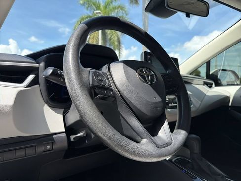 Used 2022 Toyota Corolla LE FWD image 30