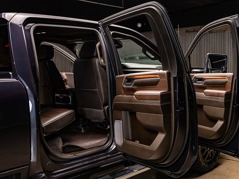 Used 2024 GMC Sierra 3500 Denali w/ Denali Reserve Package image 34