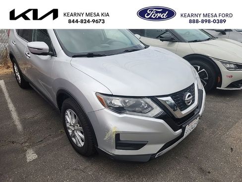 Used 2017 Nissan Rogue SV FWD image 1