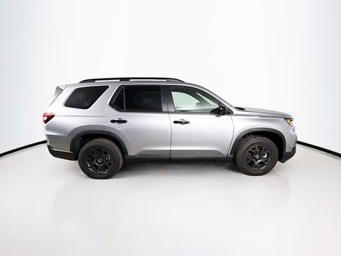 New 2025 Honda Pilot TrailSport image 2