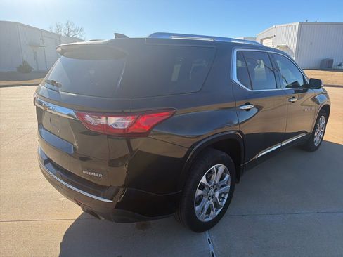 Used 2021 Chevrolet Traverse Premier image 3