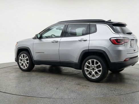 Used 2025 Jeep Compass Limited image 6