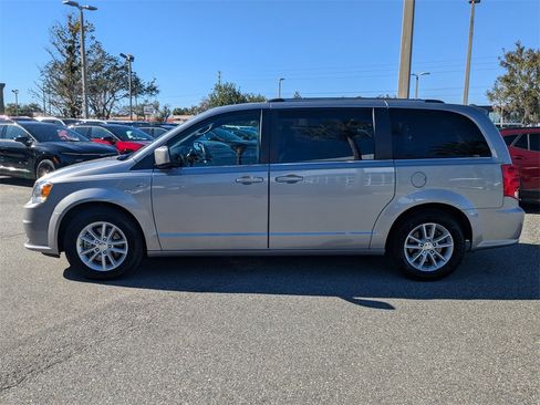 Used 2019 Dodge Grand Caravan SXT image 6