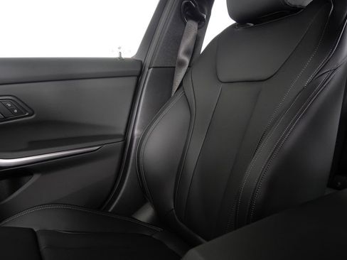 Used 2025 BMW 330i xDrive Sedan w/ Convenience Package image 22