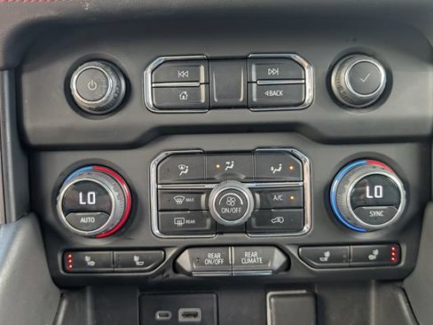 Used 2021 Chevrolet Suburban RST AWD/4WD image 26