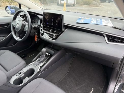 Used 2025 Toyota Corolla LE image 17