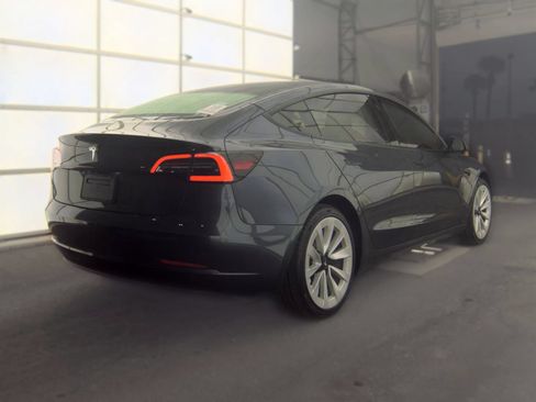 Used 2021 Tesla Model 3 Standard Range Plus RWD image 3