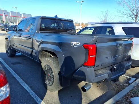 Used 2024 Toyota Tacoma TRD Sport w/ TRD Sport Upgrade Package image 3