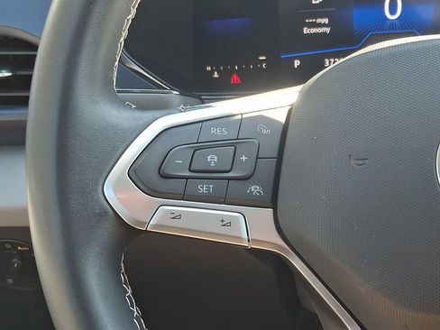 Used 2023 Volkswagen Taos SE w/ Panoramic Sunroof Package image 22