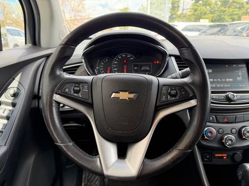 Used 2017 Chevrolet Trax LT w/ LT Convenience Package AWD/4WD image 21