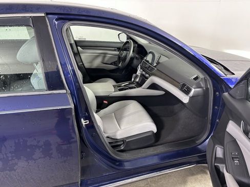 Used 2019 Honda Accord EX image 11
